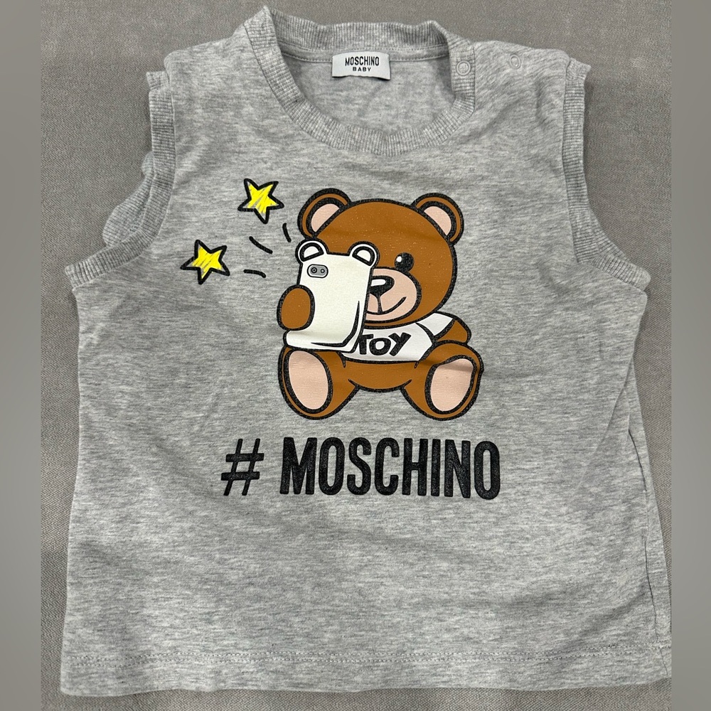 Kid’s Moschino muscle shirt + shorts set